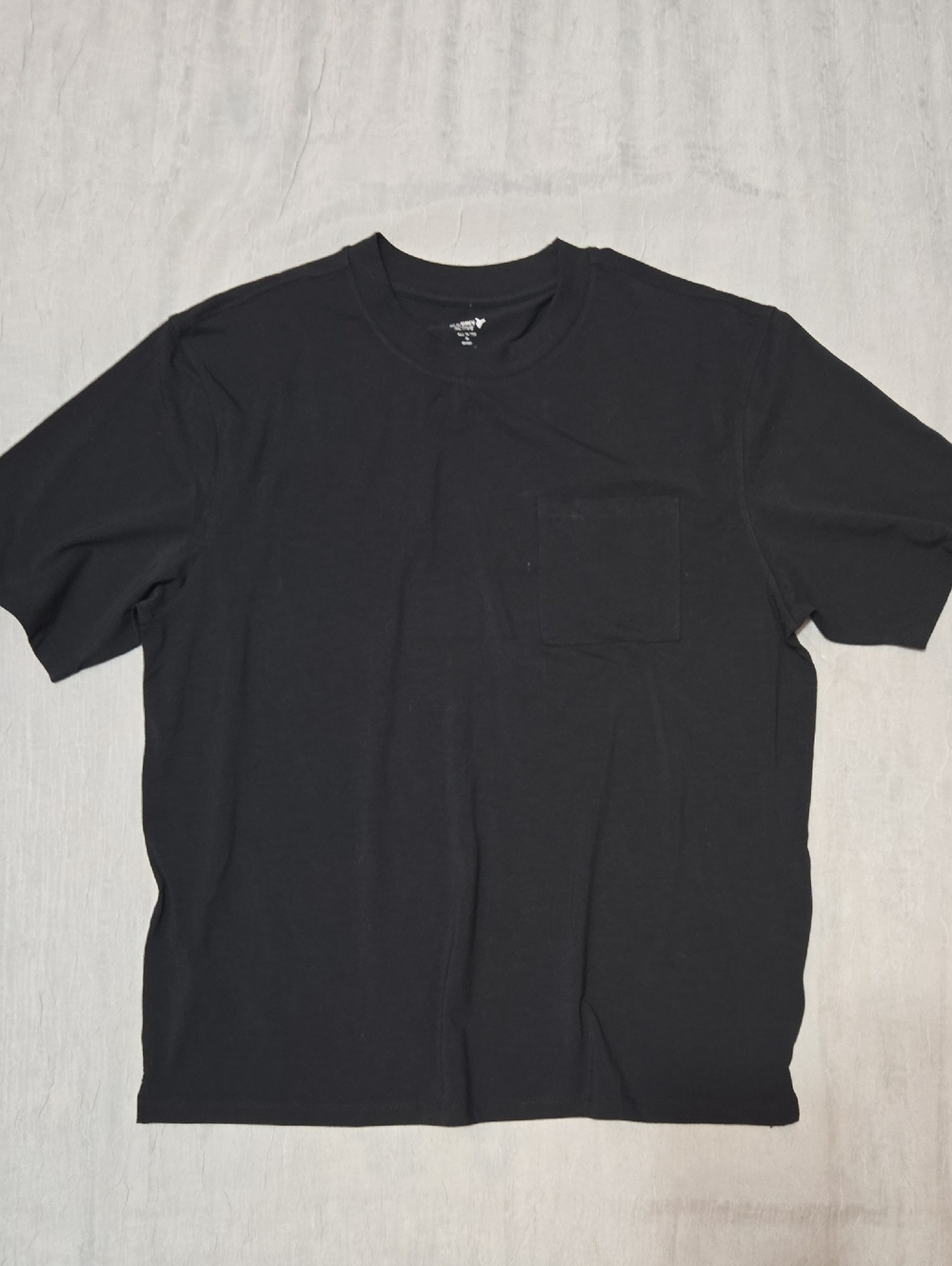 Old Navy Black Short-Sleeve Pocket Crew Tee